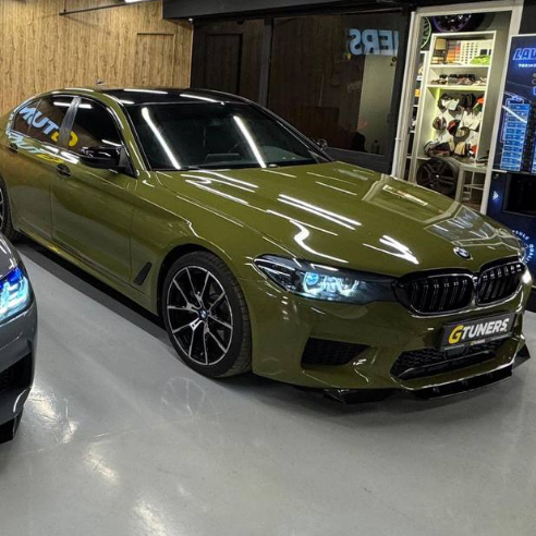 Оклейка кузова BMW в полиуретан Sunmax цвета Urban Green Color PPF