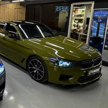 Оклейка кузова BMW в полиуретан Sunmax цвета Urban Green Color PPF