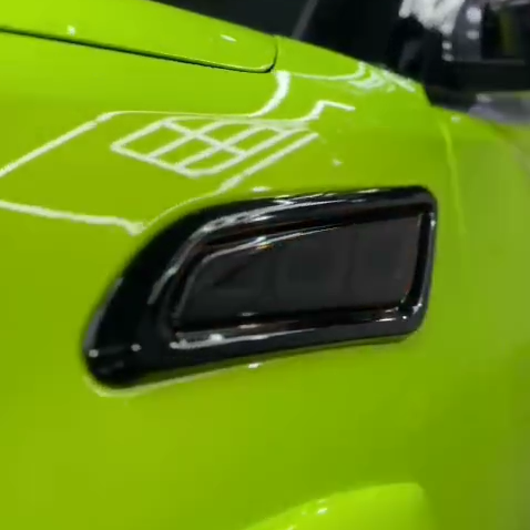 Оклейка автомобиля Infiniti цветным полиуретаном Sunmax Phantom Lemon