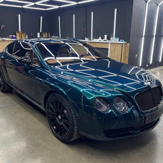 Оклейка автомобиля Bentley цветным полиуретаном Sunmax  цвет Shiny Green