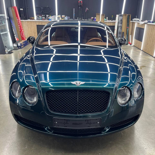 Оклейка автомобиля Bentley цветным полиуретаном Sunmax  цвет Shiny Green