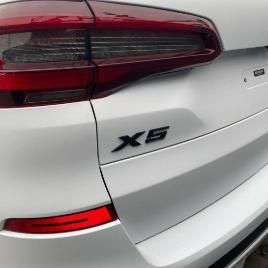 Оклейка BMW защитным полиуретаном Sunmax цвета White Matt Pearl Color PPF