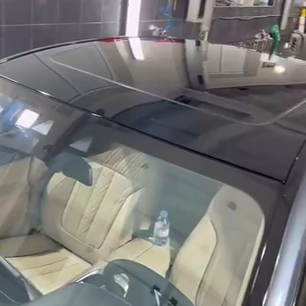 Оклейка крыши автомобиля BMW пленкой Sunmax 250 Gloss Black