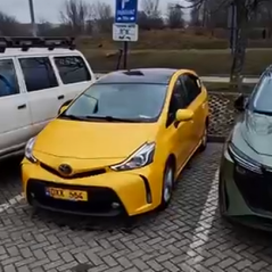 Оклейка Toyota в автовинил Sunmax 525 Metallic Yellow