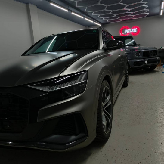 Оклейка кузова Audi полиуретановой пленкой Sunmax 25 Silver Matt Color PPF