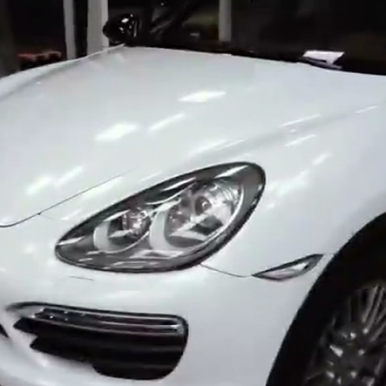 Оклейка Porsche виниловой пленкой Sunmax 581 Gloss Diamond White