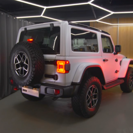 Оклейка кузова Jeep Wrangler цветным полиуретаном Sunmax 36 Matt White Pearl Color PPF