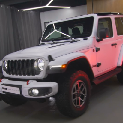 Оклейка кузова Jeep Wrangler цветным полиуретаном Sunmax 36 Matt White Pearl Color PPF