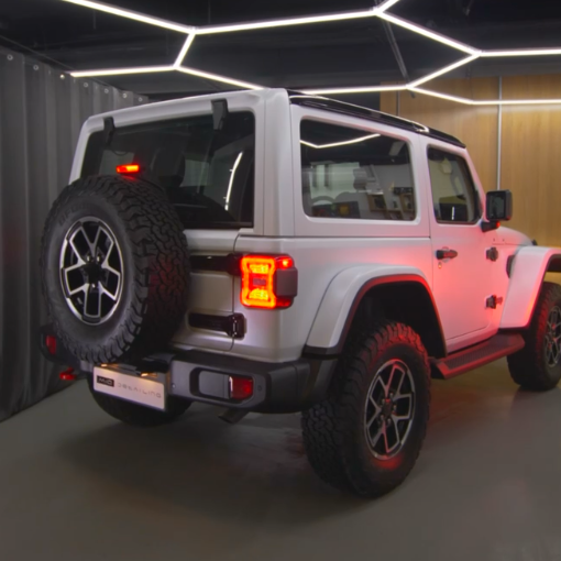 Оклейка кузова Jeep Wrangler цветным полиуретаном Sunmax 36 Matt White Pearl Color PPF