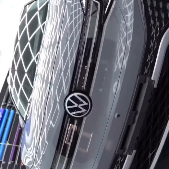 Оклейка кузова Volkswagen виниловой пленкой Sunmax 281 Gloss Nardo Grey