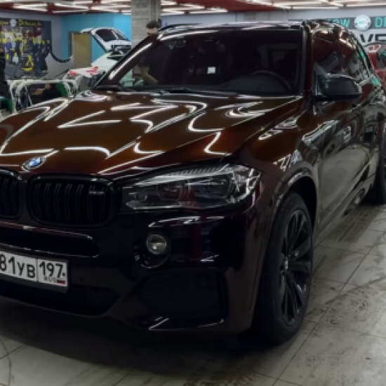 Оклейка BMW цветным полиуретаном Sunmax 18 Black Red Color PPF