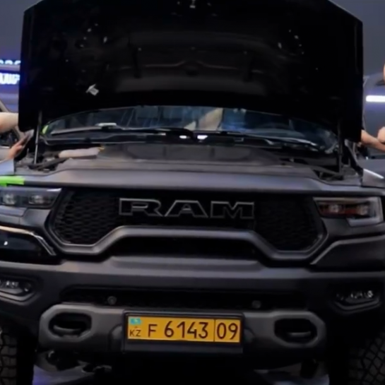 Оклейка Dodge RAM 1500 виниловой пленкой Sunmax 568 Super Matt Black