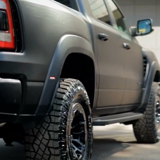 Оклейка Dodge RAM 1500 виниловой пленкой Sunmax 568 Super Matt Black