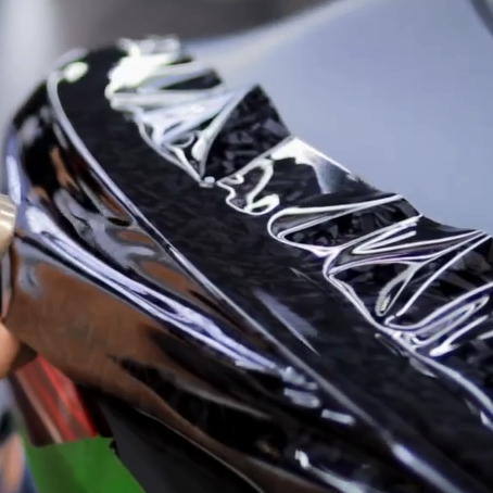 Оклейка спойлера Audi винилом Sunmax 404 Forget Carbon Glossy Black