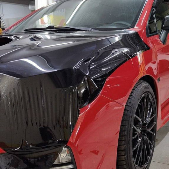 Оклейка капота Subaru полиуретаном Sunmax 38 Black Gloss Color PPF