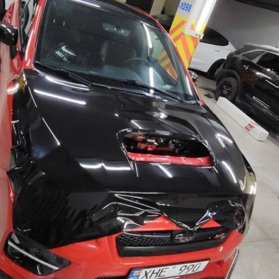 Покрытие капота Subaru полиуретаном Sunmax 38 Black Gloss Color PPF