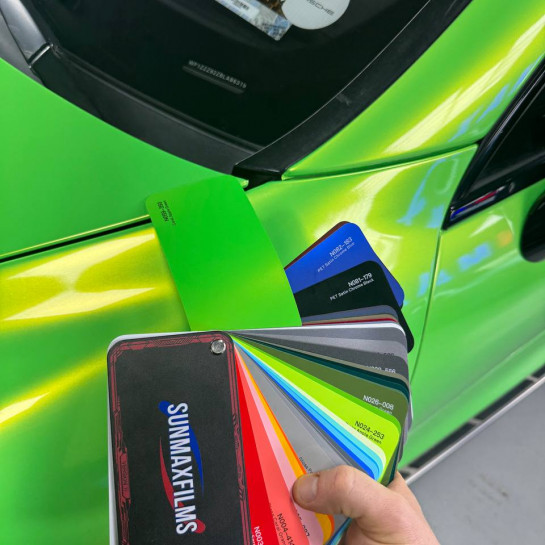 Оклейка Porsche автовинилом Sunmax 350 Coral Apple Green