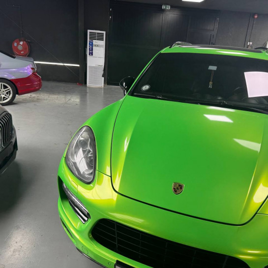 Оклейка Porsche автовинилом Sunmax 350 Coral Apple Green