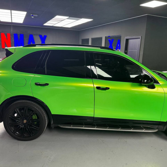 Оклейка Porsche автовинилом Sunmax 350 Coral Apple Green