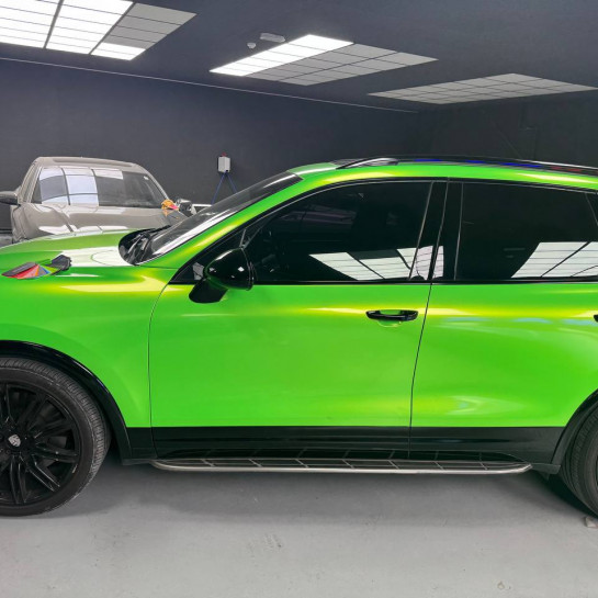 Оклейка Porsche автовинилом Sunmax 350 Coral Apple Green