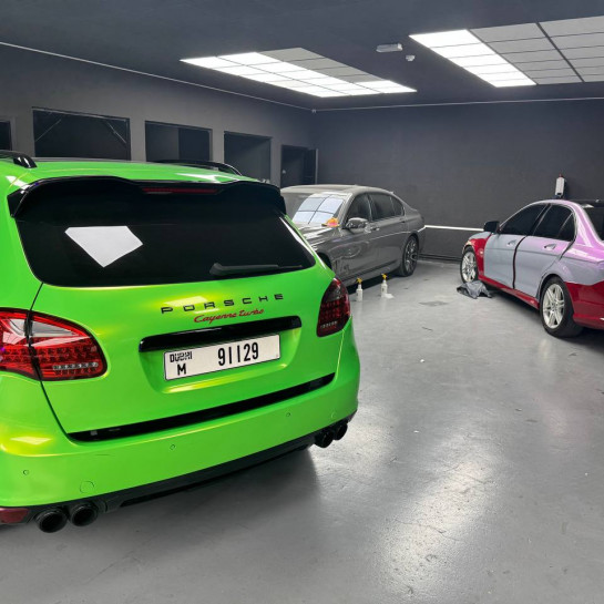 Оклейка Porsche автовинилом Sunmax 350 Coral Apple Green