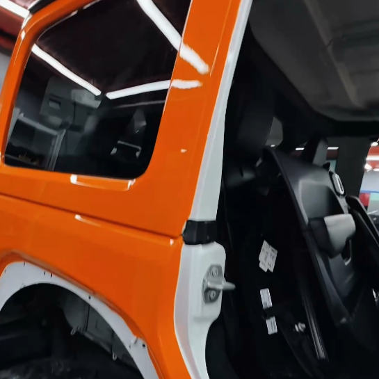 Оклейка Jeep Wrangler защитным полиуретаном Sunmax 6 Lotus Orangе Color PPF 