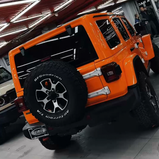 Оклейка Jeep Wrangler защитным полиуретаном Sunmax 6 Lotus Orangе Color PPF 
