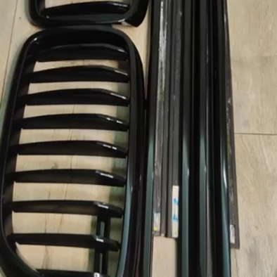 Оклейка отдельных частей BMW винилом Sunmax 250 Gloss Black