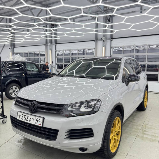 Оклейка Volkswagen цветным полиуретаном Sunmax 13 Volcano Gray Gloss PPF 