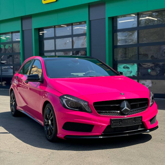 Оклейка Mercedes цветным защитным полиуретаном Sunmax 42 Pink Glossy PPF