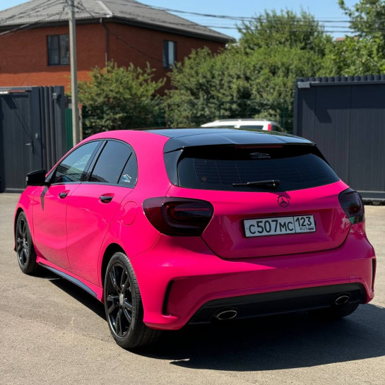 Оклейка Mercedes цветным защитным полиуретаном Sunmax 42 Pink Glossy PPF