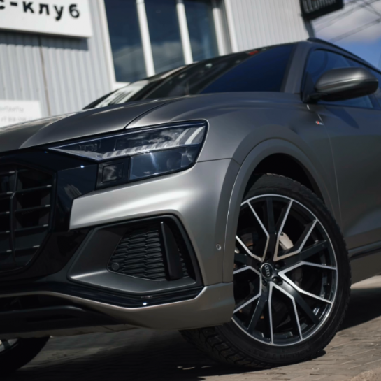 Оклейка кузова Audi цветным защитным полиуретаном Sunmax 25 Silver Matt Color PPF