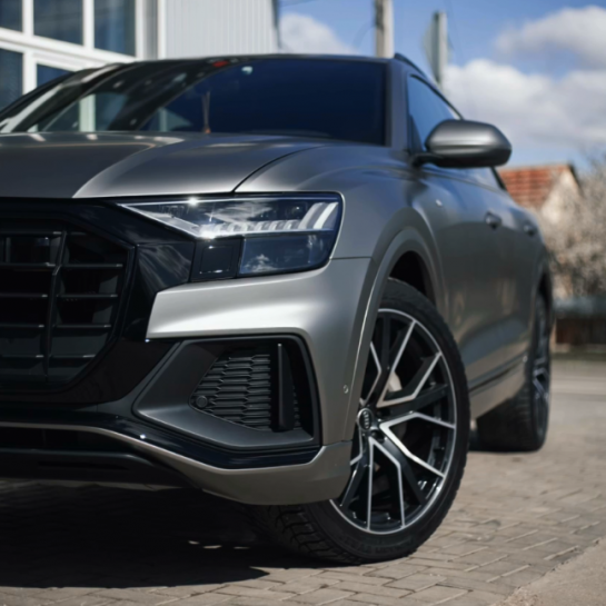 Оклейка кузова Audi цветным защитным полиуретаном Sunmax 25 Silver Matt Color PPF