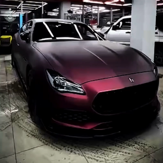 Оклейка Maserati цветным защитным полиуретаном Sunmax 37 Matt Black Charm Red Color PPF