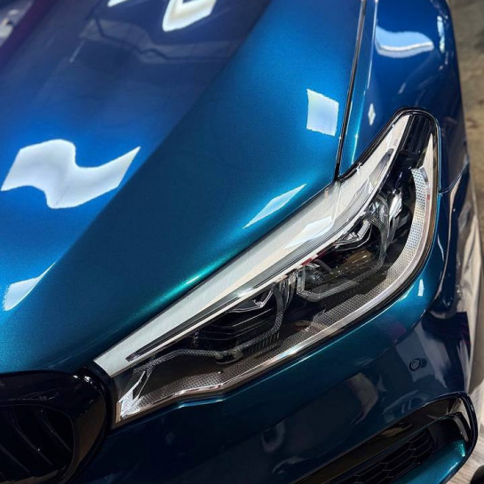 Оклейка BMW цветной полиуретановой пленкой Sunmax 27 Shadow blue Color PPF
