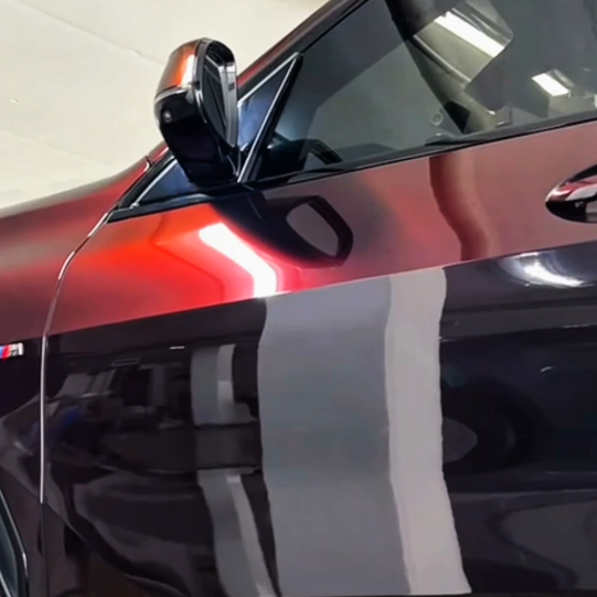 Оклейка BMW цветным защитным полиуретаном Sunmax 18 Black Red Color PPF