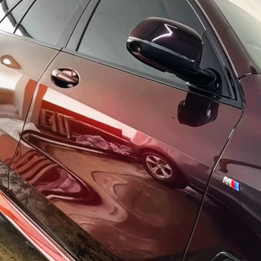 Оклейка BMW цветным защитным полиуретаном Sunmax 18 Black Red Color PPF