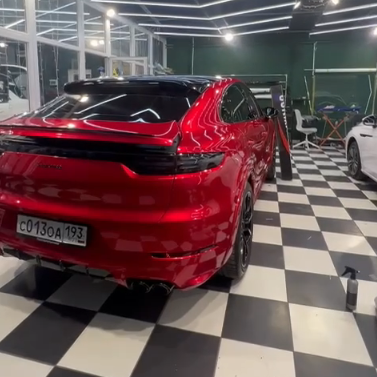 Оклейка Porsche цветным защитным полиуретаном Sunmax 48 Metall Red Color PPF