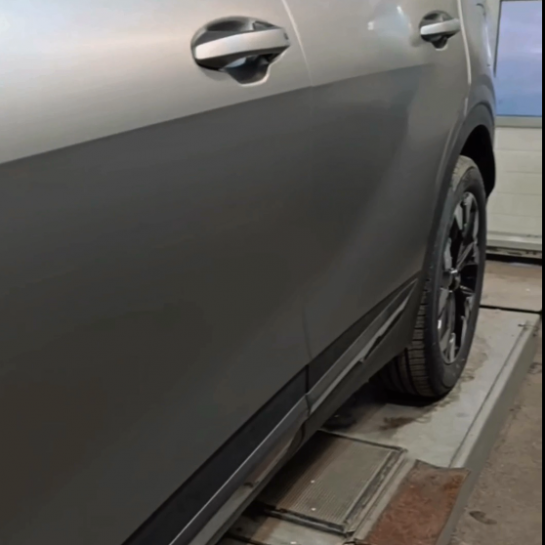 Оклейка KIA цветным защитнвм полиуретаном Sunmax 25 Silver Matt Color PPF