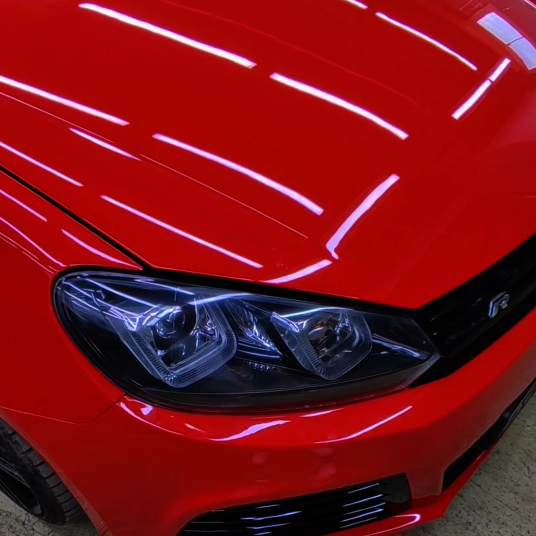 Оклейка Volkswagen цветным защитным полиуретаном Sunmax 1 Ferrari Red Gloss Color PPF