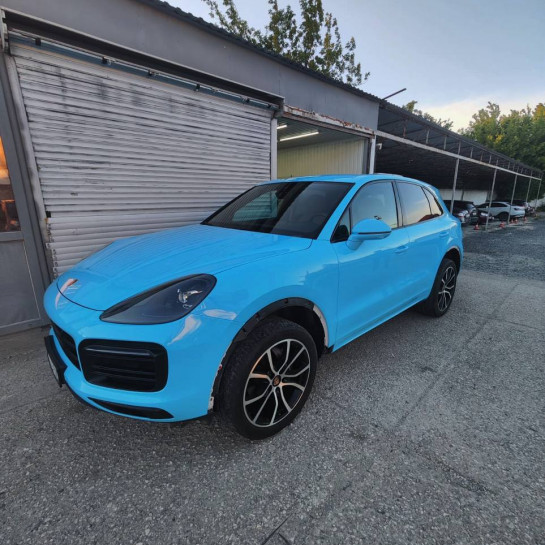Оклейка Porsche цветным защитным полиуретаном Sunmax 11 Sky Blue Gloss Color PPF