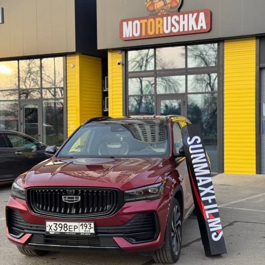 Оклейка Geely цветным защитным полиуретаном Sunmax 52 Metal Crimson Color PPF
