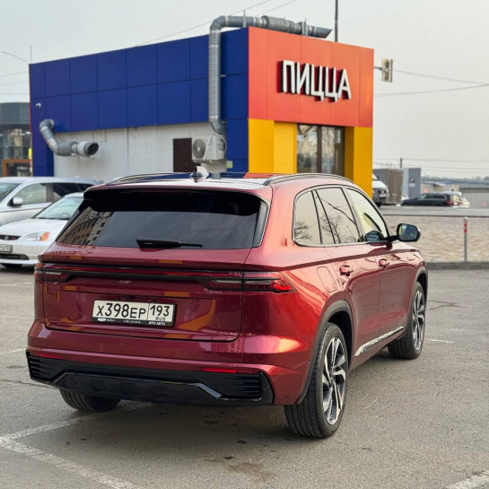 Оклейка Geely цветным защитным полиуретаном Sunmax 52 Metal Crimson Color PPF