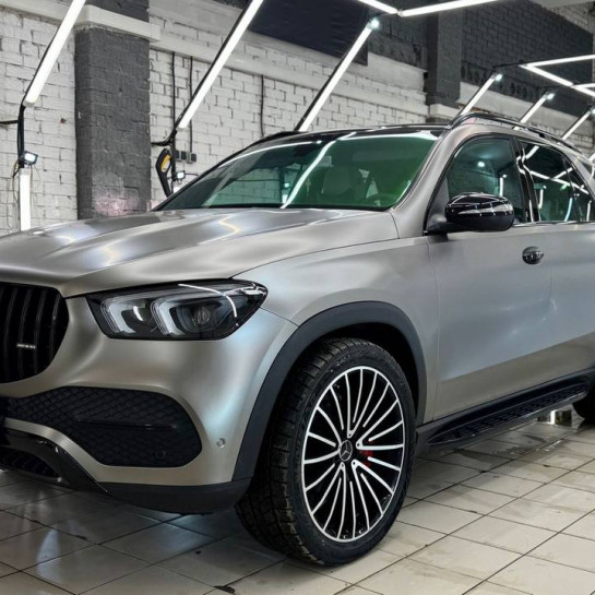 Оклейка Mercedes цветным защитным полиуретаном Sunmax 25 Silver Matt Color PPF 
