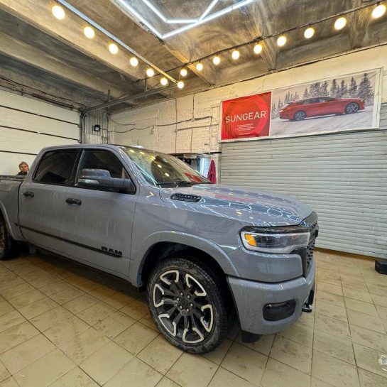 Оклейка Dodge RAM цветным защитным полиуретаном Sunmax 16 Nardo Gray Color PPF