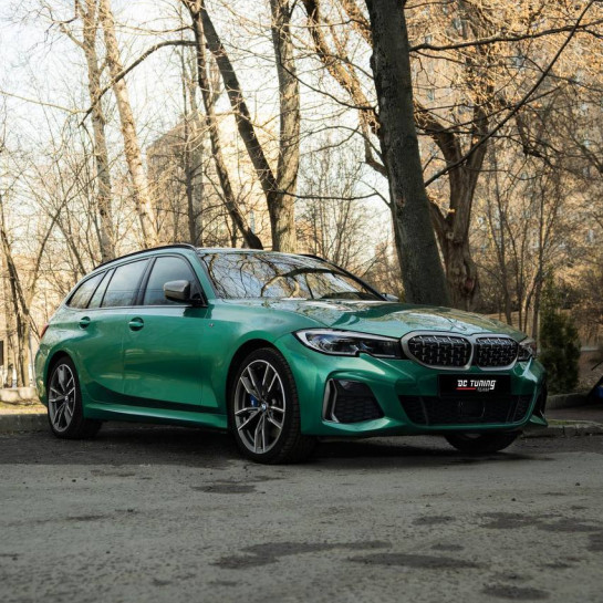 Оклейка кузова BMW цветным антигравийным полиуретаном Sunmax 49 BMW Green Color PPF