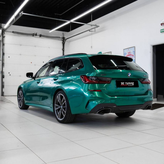 Оклейка кузова BMW цветным антигравийным полиуретаном Sunmax 49 BMW Green Color PPF