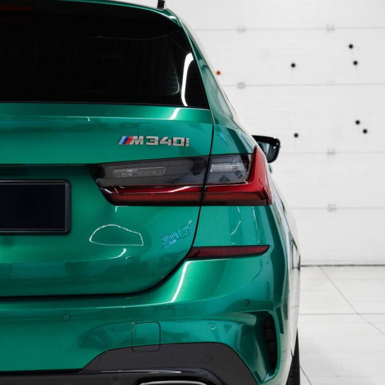 Оклейка кузова BMW цветным антигравийным полиуретаном Sunmax 49 BMW Green Color PPF