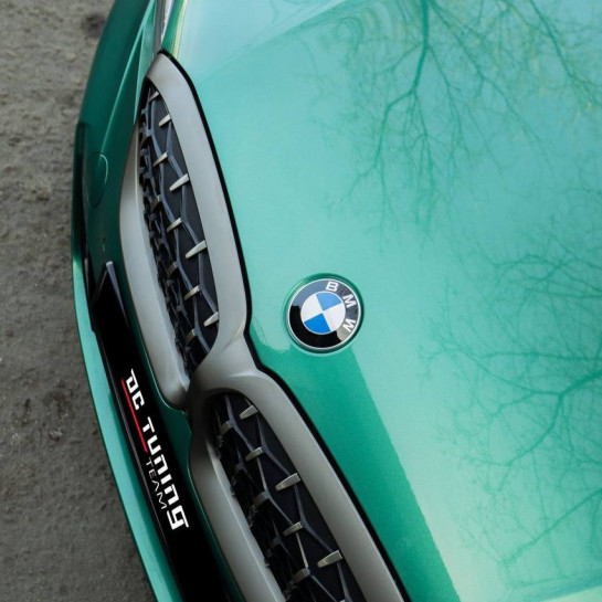 Оклейка кузова BMW цветным антигравийным полиуретаном Sunmax 49 BMW Green Color PPF