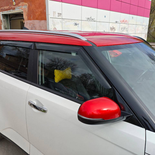 Оклейка крыши и зеркал KIA цветным антигравийным полиуретаном Sunmax 48 Metal Red Color PPF